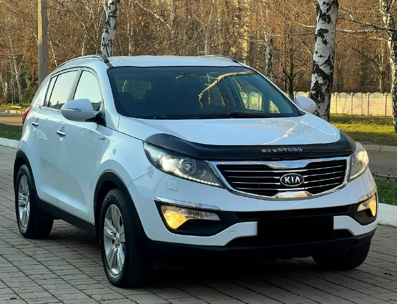 Kia sportage 4wd год выпуска - 2012 двигатель - 2.0 бензин каробка автомат, пробег 146 километров +79494549599 автомобиль действительно в идеальном состоянии, обслужена вся ! кузов в превосходном состоянии, без жучков и корозии, в дтп не когда не участвовала, стекла все родные ! салон весь чистый, не прокурен, и никогда не курили, в автомобиле работает все каждая кнопка, ошибок не каких нет, все время обслуживался качественными запчестями, также отличная комплектация ! кожаный салон, без ключевой доступ, заводской самбуфер, омыватель фар, камера заднего вида, ксенон, датчик света, и дождя, двух зоный климат контроль, подогрев сидений, складывание зеркал, подогрев зеркал, круиз контроль, и много другое. цена : 1295 000 руб. возможен обмен на авто дешевле +79494549599 📞 звоните: +7(949)4549599 - фотография - 2