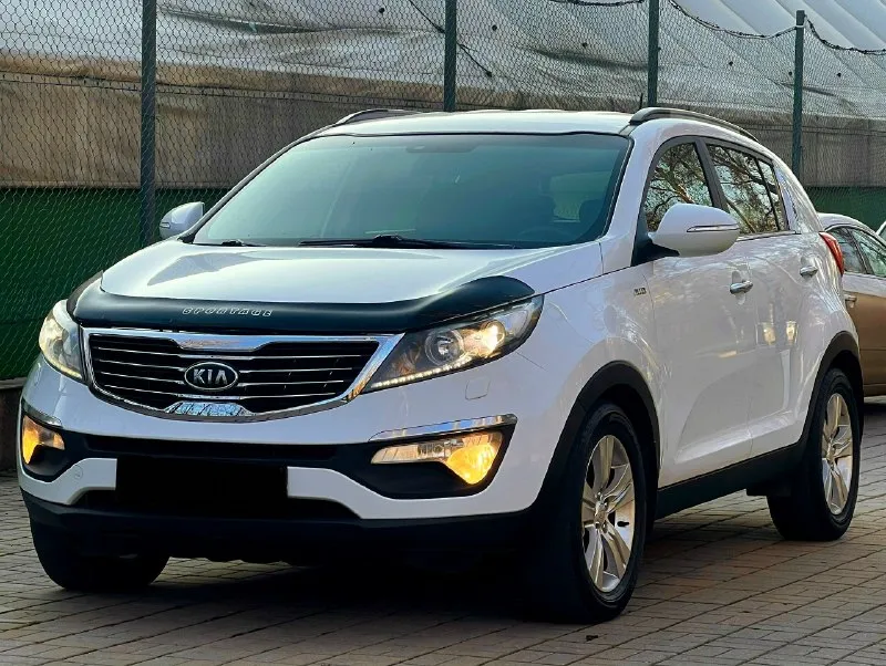 Kia sportage 4wd год выпуска - 2012 двигатель - 2.0 бензин каробка автомат, пробег 146 километров +79494549599 автомобиль действительно в идеальном состоянии, обслужена вся ! кузов в превосходном состоянии, без жучков и корозии, в дтп не когда не участвовала, стекла все родные ! салон весь чистый, не прокурен, и никогда не курили, в автомобиле работает все каждая кнопка, ошибок не каких нет, все время обслуживался качественными запчестями, также отличная комплектация ! кожаный салон, без ключевой доступ, заводской самбуфер, омыватель фар, камера заднего вида, ксенон, датчик света, и дождя, двух зоный климат контроль, подогрев сидений, складывание зеркал, подогрев зеркал, круиз контроль, и много другое. цена : 1295 000 руб. возможен обмен на авто дешевле +79494549599 📞 звоните: +7(949)4549599 - фотография - 3