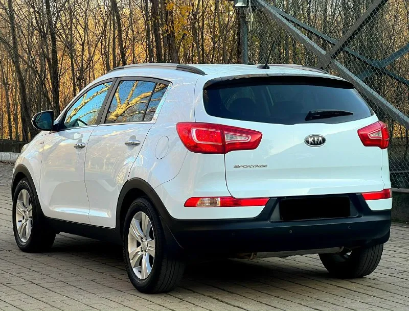 Kia sportage 4wd год выпуска - 2012 двигатель - 2.0 бензин каробка автомат, пробег 146 километров +79494549599 автомобиль действительно в идеальном состоянии, обслужена вся ! кузов в превосходном состоянии, без жучков и корозии, в дтп не когда не участвовала, стекла все родные ! салон весь чистый, не прокурен, и никогда не курили, в автомобиле работает все каждая кнопка, ошибок не каких нет, все время обслуживался качественными запчестями, также отличная комплектация ! кожаный салон, без ключевой доступ, заводской самбуфер, омыватель фар, камера заднего вида, ксенон, датчик света, и дождя, двух зоный климат контроль, подогрев сидений, складывание зеркал, подогрев зеркал, круиз контроль, и много другое. цена : 1295 000 руб. возможен обмен на авто дешевле +79494549599 📞 звоните: +7(949)4549599 - фотография - 4