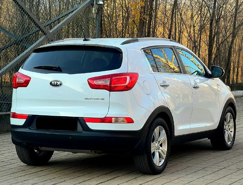 Kia sportage 4wd год выпуска - 2012 двигатель - 2.0 бензин каробка автомат, пробег 146 километров +79494549599 автомобиль действительно в идеальном состоянии, обслужена вся ! кузов в превосходном состоянии, без жучков и корозии, в дтп не когда не участвовала, стекла все родные ! салон весь чистый, не прокурен, и никогда не курили, в автомобиле работает все каждая кнопка, ошибок не каких нет, все время обслуживался качественными запчестями, также отличная комплектация ! кожаный салон, без ключевой доступ, заводской самбуфер, омыватель фар, камера заднего вида, ксенон, датчик света, и дождя, двух зоный климат контроль, подогрев сидений, складывание зеркал, подогрев зеркал, круиз контроль, и много другое. цена : 1295 000 руб. возможен обмен на авто дешевле +79494549599 📞 звоните: +7(949)4549599 - фотография - 5