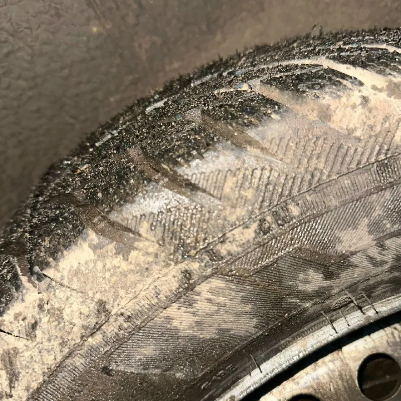 Донецк продам sens 1.3 учет днр постоянный, укр документы и номера. хозяин на связи, готов к переоформлению. брал как авто для работы, 20.11.2025 были поменяны: масло в коробке, масло в двигателе, масляный фильтр, диск сцепления, поставил абсолютно новую зимнюю резину. музыка ( магнитола и сзади 2 динамика ) хорошая тяга для этого двигателя. состояние по кузову видно. цена 95.000 рублей торг. 79498056432 📞 звоните: +7(949)8056432 - фотография - 7