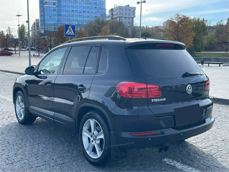Volkswagen tiguan - год 2012 - двигатель / бензин - объём 2.0 4motion - кпп / автомат aisin - пробег 163.000км - датчик дождя - датчик света - подогрев сидений - парктроники - климат контроль 3-х зонный - монитор aux/bt/usb/navigation - камера заднего вида - навигация - auto-hold - электрический ручник - эл пакет - эл привод сидений - эл зеркала - эл стеклоподъемники все 4 - авто складывание зеркал - диски r18 на новой летней резине + зима r18🎁 - два ключа и сервисная книжка автомобиль в хорошем состоянии всё имеется для комфотрной езды покупкой будете довольны!! двигатель коробка и ходовая часть без нареканий и без посторонних шумов все работает в штатном режиме так как и должно работать салон чистый не прокуренный два комплекта ключей сервисная книжка хорошая новая резина r18 на дисках документы кристально чистые штрафов запретов и каких либо ограничений нету переоформление в мрэо полное сопровождение сделки до конца все остальные вопросы по телефону! +79494241005 цена 1.240.000₽ реальному клиенту торг! - фотография - 2