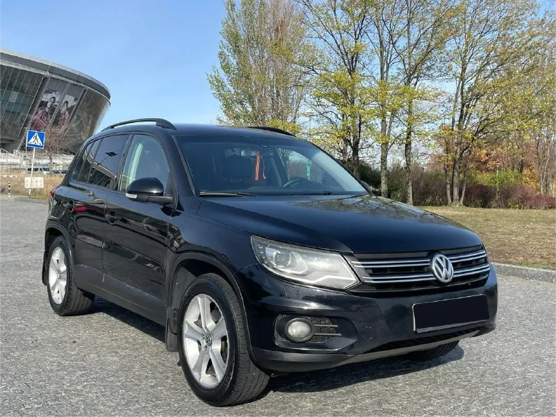 Volkswagen tiguan - год 2012 - двигатель / бензин - объём 2.0 4motion - кпп / автомат aisin - пробег 163.000км - датчик дождя - датчик света - подогрев сидений - парктроники - климат контроль 3-х зонный - монитор aux/bt/usb/navigation - камера заднего вида - навигация - auto-hold - электрический ручник - эл пакет - эл привод сидений - эл зеркала - эл стеклоподъемники все 4 - авто складывание зеркал - диски r18 на новой летней резине + зима r18🎁 - два ключа и сервисная книжка автомобиль в хорошем состоянии всё имеется для комфотрной езды покупкой будете довольны!! двигатель коробка и ходовая часть без нареканий и без посторонних шумов все работает в штатном режиме так как и должно работать салон чистый не прокуренный два комплекта ключей сервисная книжка хорошая новая резина r18 на дисках документы кристально чистые штрафов запретов и каких либо ограничений нету переоформление в мрэо полное сопровождение сделки до конца все остальные вопросы по телефону! +79494241005 цена 1.240.000₽ реальному клиенту торг! - фотография - 5