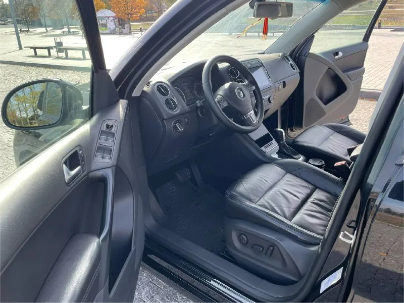 Volkswagen tiguan - год 2012 - двигатель / бензин - объём 2.0 4motion - кпп / автомат aisin - пробег 163.000км - датчик дождя - датчик света - подогрев сидений - парктроники - климат контроль 3-х зонный - монитор aux/bt/usb/navigation - камера заднего вида - навигация - auto-hold - электрический ручник - эл пакет - эл привод сидений - эл зеркала - эл стеклоподъемники все 4 - авто складывание зеркал - диски r18 на новой летней резине + зима r18🎁 - два ключа и сервисная книжка автомобиль в хорошем состоянии всё имеется для комфотрной езды покупкой будете довольны!! двигатель коробка и ходовая часть без нареканий и без посторонних шумов все работает в штатном режиме так как и должно работать салон чистый не прокуренный два комплекта ключей сервисная книжка хорошая новая резина r18 на дисках документы кристально чистые штрафов запретов и каких либо ограничений нету переоформление в мрэо полное сопровождение сделки до конца все остальные вопросы по телефону! +79494241005 цена 1.240.000₽ реальному клиенту торг! - фотография - 6