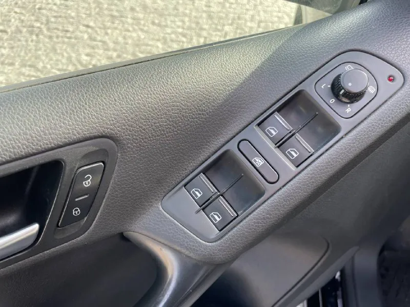 Volkswagen tiguan - год 2012 - двигатель / бензин - объём 2.0 4motion - кпп / автомат aisin - пробег 163.000км - датчик дождя - датчик света - подогрев сидений - парктроники - климат контроль 3-х зонный - монитор aux/bt/usb/navigation - камера заднего вида - навигация - auto-hold - электрический ручник - эл пакет - эл привод сидений - эл зеркала - эл стеклоподъемники все 4 - авто складывание зеркал - диски r18 на новой летней резине + зима r18🎁 - два ключа и сервисная книжка автомобиль в хорошем состоянии всё имеется для комфотрной езды покупкой будете довольны!! двигатель коробка и ходовая часть без нареканий и без посторонних шумов все работает в штатном режиме так как и должно работать салон чистый не прокуренный два комплекта ключей сервисная книжка хорошая новая резина r18 на дисках документы кристально чистые штрафов запретов и каких либо ограничений нету переоформление в мрэо полное сопровождение сделки до конца все остальные вопросы по телефону! +79494241005 цена 1.240.000₽ реальному клиенту торг! - фотография - 7