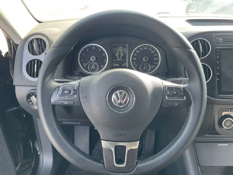 Volkswagen tiguan - год 2012 - двигатель / бензин - объём 2.0 4motion - кпп / автомат aisin - пробег 163.000км - датчик дождя - датчик света - подогрев сидений - парктроники - климат контроль 3-х зонный - монитор aux/bt/usb/navigation - камера заднего вида - навигация - auto-hold - электрический ручник - эл пакет - эл привод сидений - эл зеркала - эл стеклоподъемники все 4 - авто складывание зеркал - диски r18 на новой летней резине + зима r18🎁 - два ключа и сервисная книжка автомобиль в хорошем состоянии всё имеется для комфотрной езды покупкой будете довольны!! двигатель коробка и ходовая часть без нареканий и без посторонних шумов все работает в штатном режиме так как и должно работать салон чистый не прокуренный два комплекта ключей сервисная книжка хорошая новая резина r18 на дисках документы кристально чистые штрафов запретов и каких либо ограничений нету переоформление в мрэо полное сопровождение сделки до конца все остальные вопросы по телефону! +79494241005 цена 1.240.000₽ реальному клиенту торг! - фотография - 8