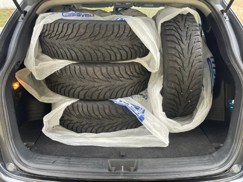 Hyundai ix35, 2010 г. в., механика, 2.0 бензин продаётся надёжный и комфортный кроссовер hyundai ix35. ✔️ год выпуска: 2010 ✔️ двигатель: бензин, 2.0 л ✔️ коробка: механика ✔️ привод: передний ✔️ пробег: 186.000км (родной) автомобиль в хорошем состоянии, ухоженный салон. все то проходились вовремя, масло и фильтра заменены, вложений не требует. работает каждая кнопка. из оснащения: • климат-контроль • подогрев передних и задних сидений • мультимедиа с bluetooth/usb • abs, esp, подушки безопасности • литые диски машина идеально подойдёт как для города, так и для поездок на дальние расстояния. 📌 авто готов к переоформлению. осмотр г. донецк цена: 1.050.000₽ реальному клиенту торг!!! телефон: +79494241005 александр по этому же номеру есть телеграмм!!! - фотография - 10