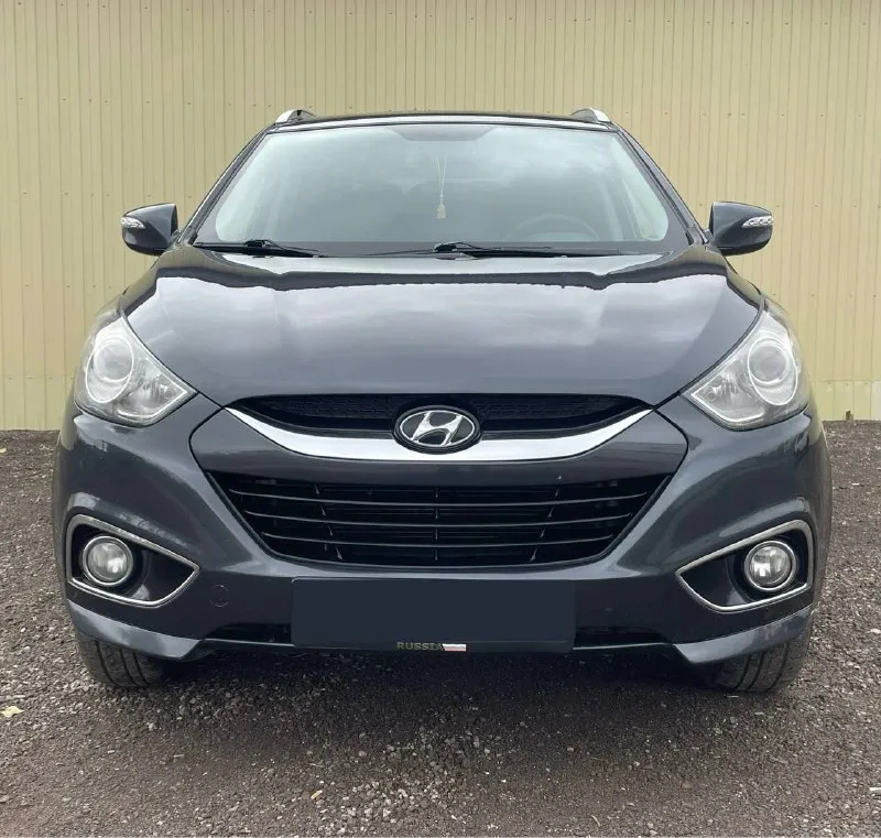 Hyundai ix35, 2010 г. в., механика, 2.0 бензин продаётся надёжный и комфортный кроссовер hyundai ix35. ✔️ год выпуска: 2010 ✔️ двигатель: бензин, 2.0 л ✔️ коробка: механика ✔️ привод: передний ✔️ пробег: 186.000км (родной) автомобиль в хорошем состоянии, ухоженный салон. все то проходились вовремя, масло и фильтра заменены, вложений не требует. работает каждая кнопка. из оснащения: • климат-контроль • подогрев передних и задних сидений • мультимедиа с bluetooth/usb • abs, esp, подушки безопасности • литые диски машина идеально подойдёт как для города, так и для поездок на дальние расстояния. 📌 авто готов к переоформлению. осмотр г. донецк цена: 1.050.000₽ реальному клиенту торг!!! телефон: +79494241005 александр по этому же номеру есть телеграмм!!! - фотография - 2