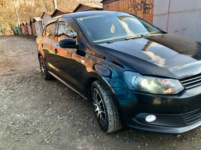 Продам - volkswagen polo 2012 бензин 1,6 (105л. с), автомат пробег 274 тыс. 2 хоз. за все время ! не такси!!! цена - 729.000 ₽ торг присутствует хорошая комплектация : -4 эл. стеклоподъемника -обогревы передних сидений, зеркал, заднего стекла -кондиционер -сенсорная магнитола -камера заднего вида -отличный линзованный свет по технике все хорошо, есть моменты по лкп все вопросы по +79498063646 📞 звоните: +7(949)8063646 - фотография - 2