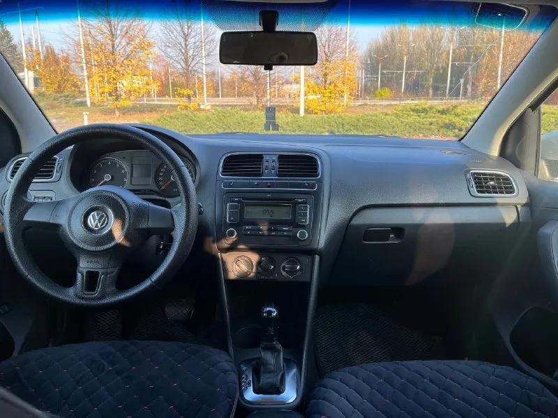 Volkswagen polo •год - 2010 • - 1,6 бензин ( 105 л. с ) •коробка - автомат по технике хороший, всё работает, кондиционер работает, коробка не пинает. по кузову выглядит опрятно. резина - стоит хорошая зима. 2 ключа. не такси и не каршеринг. 4 собственника. донецк цена 720т. р. (небольшой торг) +79493345010 📞 звоните: +7(949)3345010 - фотография - 2