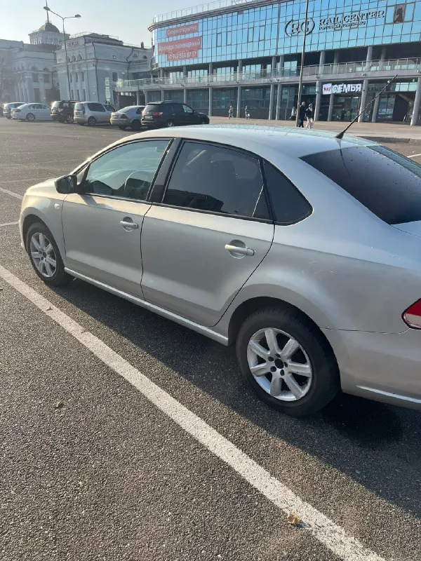 Volkswagen polo •год - 2010 • - 1,6 бензин ( 105 л. с ) •коробка - автомат по технике хороший, всё работает, кондиционер работает, коробка не пинает. по кузову выглядит опрятно. резина - стоит хорошая зима. 2 ключа. не такси и не каршеринг. 4 собственника. донецк цена 720т. р. (небольшой торг) +79493345010 📞 звоните: +7(949)3345010 - фотография - 4