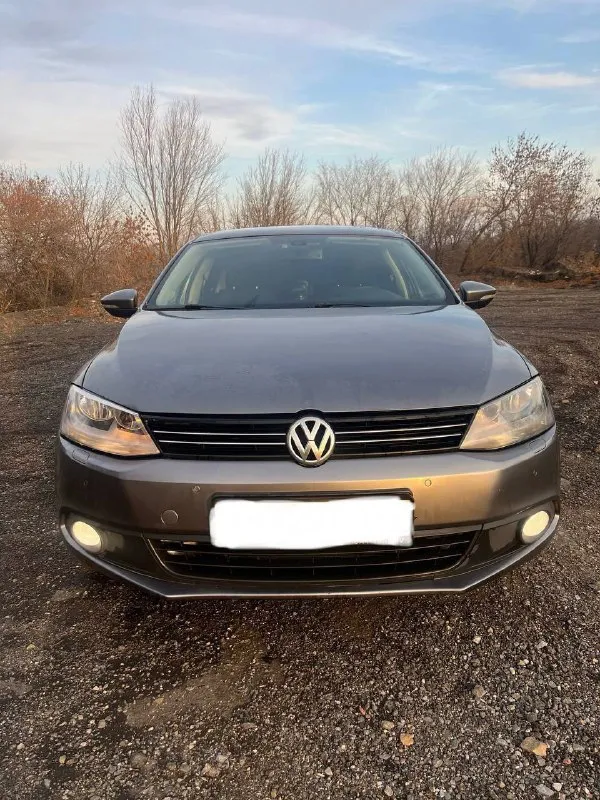 Продаю джету 2014 года, двигатель 1,4 на дсг, 2-х зонный климат контроль, круиз, подогрев передних с... - фотография