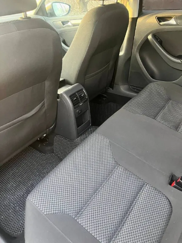 Продаю джету 2014 года, двигатель 1,4 на дсг, 2-х зонный климат контроль, круиз, подогрев передних сидений, чистый ухоженный салон, пробег 140 тысяч. цена 1,1₽ 89495704865 📲 tg: 🙎🏻‍♂️ 📞 звоните: +7(949)5704865 - фотография - 8