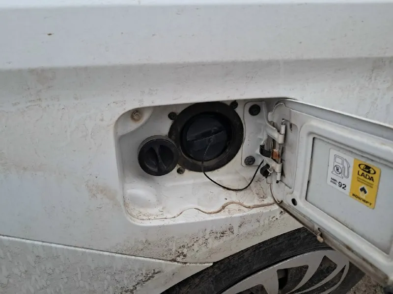 Продам весту 2016г. в. 1.6 газ бензин. дата первой регистрации 04.2017 машина в хорошем состоянии. второй хозяин по птс. комплектация люкс: парктроник, камера заднего вида, мультимедиа, подогрев сидений, лобового стекла. датчик света, датчик дождя, круиз контроль, кондиционер, сигнализация с автозапуском, работает каждая кнопочка. машина не затяганая, салон чистый. недавно заменили ремень грм, помпу, свечи, колодки перед, зад. двигатель 129 с проточкой под клапана. не троит не дымит. коробка не выбивает. ходовая не стучит не гремит. 900 км назад заменено масло. масло лил любекс 5w30 дополнительно установлен фаркоп и газ евро4 с регистрацией в мрэо продажа в связи с покупкой новой машины. от машине не избавляемся. за машину не стыдно. цена 810 000 р. торг реальному покупателю приветствуется, но только при осмотре машины. осмотр пгт. новый свет. на смотрины не езжу. полное переоформление. номер для связи +79497248823 сергей. комментарии не читаю, не отвечаю. просили выложит 📞 звоните: +7(949)7248823 - фотография - 6