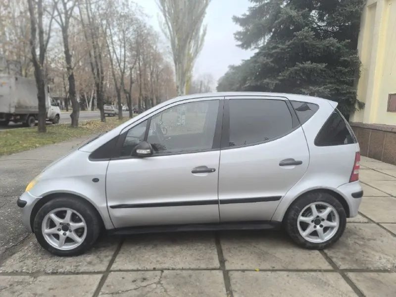 Продам mercedes бенц а160.обьем 1.6 бензин. коробка механика.2004 года. пробег 156т. авто в хорошем состоянии, пройдено то. без дтп. одна собственница. автотека чистая. хорошая комплектация:стеклоподьемники, гур, кондиционер, подогрев сидений, электрорег. зеркал, ц. замок. сервисная книга. цена 390т. торг (символический)осмотр г. стаханов +79591719271 📞 звоните: +7(959)1719271 - фотография - 3
