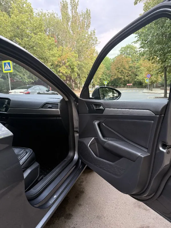 Volkswagen jetta 7 рестайлинг 2021 год (9й месяц) 1.4 (150 л. с.) пробег : 96,000 км. автомат aisin 8 ступенчатый. адаптивный круиз-контроль система экстренного торможения контроль слепых зон камера заднего вида сенсорная мультимедиа (android auto / apple carplay) однозонный климат подогревы, датчики дождя и света светодиодная оптика машина в отличном состоянии — ухожена, вовремя обслуживалась, вложений не требует. цена: 1 750 000 ₽ +79495043729 📲 tg: @dedwod 📞 звоните: +7(949)5043729 - фотография - 6