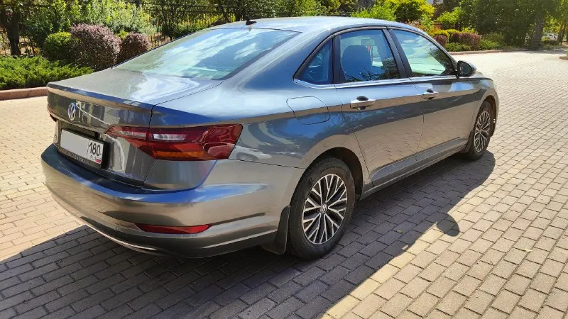 Продам в отличном состоянии всеми любимый, надёжный, технологичный, комфортный и абсолютной беспроблемный авто. лидер продажи и просто бестселлер - volkswagen jetta 7. описание: volkswagen jetta7, дата изготовления 2019 год/ 7 месяц. 📍пробег: 69999км ⚙️ двигатель: 1.4 tsi, 150 л. с., турбо 📀коробка: автомат (8-ступ. aisin) комплектация: • кожаный салон • панорамный люк • бесключевой доступ • круиз-контроль • система предупреждения о фронтальном столкновении • автоматическое экстренное торможение •система start-stop • контроль слепых зон • помощь при выезде с парковки задним ходом • система контроля давления в шинах дополнительно: • полностью русифицирована • 3 ключа. • полностью обслужена, 5 т. км. назад заменена жидкость в • два комплекта шин, лето и зима kumho • сделана антикоррозийная обработка кузова • полностью русифицирована, приборная панель в км. 🚗авто в отличном состоянии, я собственник по птс, вложений не требует. цена: 1 880 000₽ vin: 3vw 📲 tg: @yarikdn85 📞 звоните: +7(949)4385535 - фотография - 6