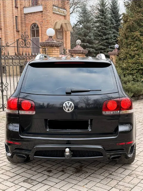 Продаю volkswagen туарег volkswagen touareg hamman обвес. 1.050.000💰обмен дороже возможна продажа в кредит. 2009 год мотор 3.6 v6 🔥🔥🔥 мотор в порядке коробка автомат не пинает не буксует переключает плавно ✅ салон не рваный ✅ по кузову отлично для своего возврата есть мелкие косяки 👌 раздатка в порядке переключает привода все хорошо 👍🏻 кондиционер холодит ❄️❄️❄️☃️ печка греет по электрике все работает как должно работать комплектация с телевизором, дополнительно установлен андроид система уже переобут на зимнюю резину. документы кристально чистые без запретов залогов штрафов и т. д осмотр макеевка днр связь:89496438443 📲 tg: @perekup_9999 📞 звоните: +7(949)6438443 - фотография - 5