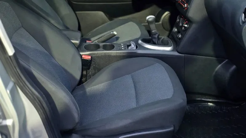 Продаю автомобиль nissan qashqai 2013 года. без дтп родной пробег 155000. птс оригинал. остекление всё заводское. цепной 1,6 механика. два комплекта ключей. то проходила во время по регламенту. салон чистый ухоженный. по кузову как на фото гнили ржавчины нет. осмотр г. донецк звонить по номеру телефона +79496167298 или пишите в телеграмм если нет связи. цена 1000000 продажа с полным переоформлением. юридически чист. 📲 tg: анна 📞 звоните: +7(949)6167298 - фотография - 8