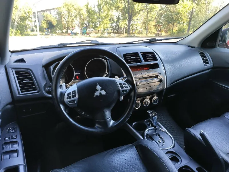 Продам mitsubishi asx, 2010год, мотор 1.8, акпп, пробег 194000км, передний привод, хорошая комплектация на коже, климат контроль, обогрев сидений, мультируль и т. д. 2 ключа, сервисные книги, 2 хозяина! машина обслужена в хорошем состоянии! цена 1.150.000руб. торг. +79494015152 📞 звоните: +7(949)4015152 - фотография - 8