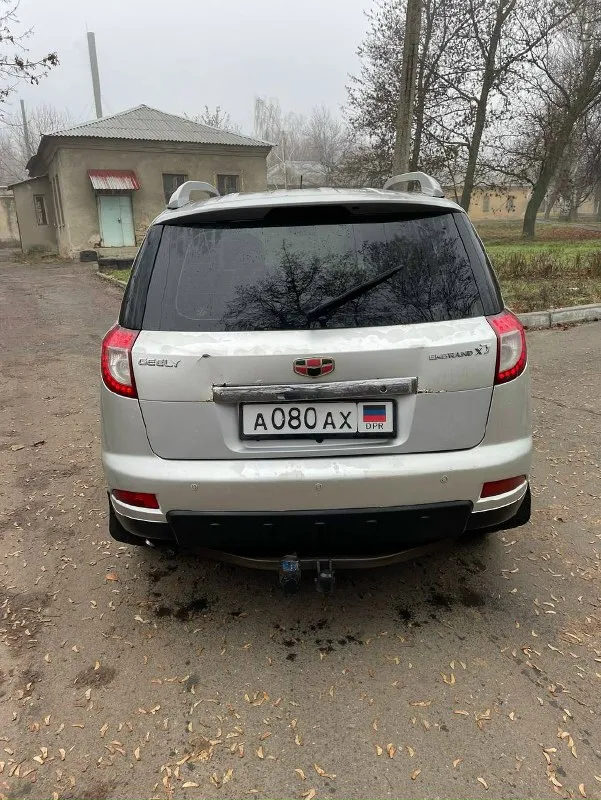 Продам geely emgrand x7 (китайский аналог toyota rav4) 2л механика, 2014г, 178000 км пробег. газ/бензин. в данном автомобиле полностью новая ходовая(перед/зад) от rav4.масло в моторе и кпп менял 4 тыс назад. в наличии лежит куча новых запчастей на машину, отдаю в подарок 🎁. нужно заменить датчики абс они куплены, менять некогда. машина еще на dpr учете, не пригонялась в донецке покупалась еще при укр. комплектация: передние/задние парктроники, камера заднего вида, мультимедиа с блютуз/usb и навигатором,4 стеклоподъемника, подогревы передних сидений, электро привод водительского сидения, электро регулировка и подогрев зеркал, центральный замок, климат контроль(заправлен в этом году), передние фары би лед. машина без срочных вложений, на данный момент сел и поехал. все стекла родные, даже лобовое, но оно с трещеной, которая обзору не мешает. может что-то забыл, пишите или звоните. цена 440 000р. +79495622410 📞 звоните: +7(949)5622410 - фотография - 5