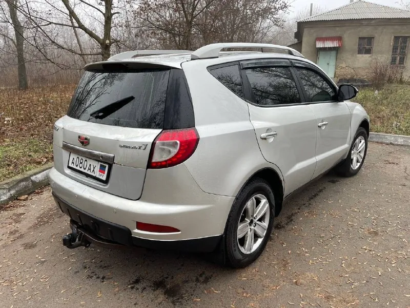 Продам geely emgrand x7 (китайский аналог toyota rav4) 2л механика, 2014г, 178000 км пробег. газ/бензин. в данном автомобиле полностью новая ходовая(перед/зад) от rav4.масло в моторе и кпп менял 4 тыс назад. в наличии лежит куча новых запчастей на машину, отдаю в подарок 🎁. нужно заменить датчики абс они куплены, менять некогда. машина еще на dpr учете, не пригонялась в донецке покупалась еще при укр. комплектация: передние/задние парктроники, камера заднего вида, мультимедиа с блютуз/usb и навигатором,4 стеклоподъемника, подогревы передних сидений, электро привод водительского сидения, электро регулировка и подогрев зеркал, центральный замок, климат контроль(заправлен в этом году), передние фары би лед. машина без срочных вложений, на данный момент сел и поехал. все стекла родные, даже лобовое, но оно с трещеной, которая обзору не мешает. может что-то забыл, пишите или звоните. цена 440 000р. +79495622410 📞 звоните: +7(949)5622410 - фотография - 6