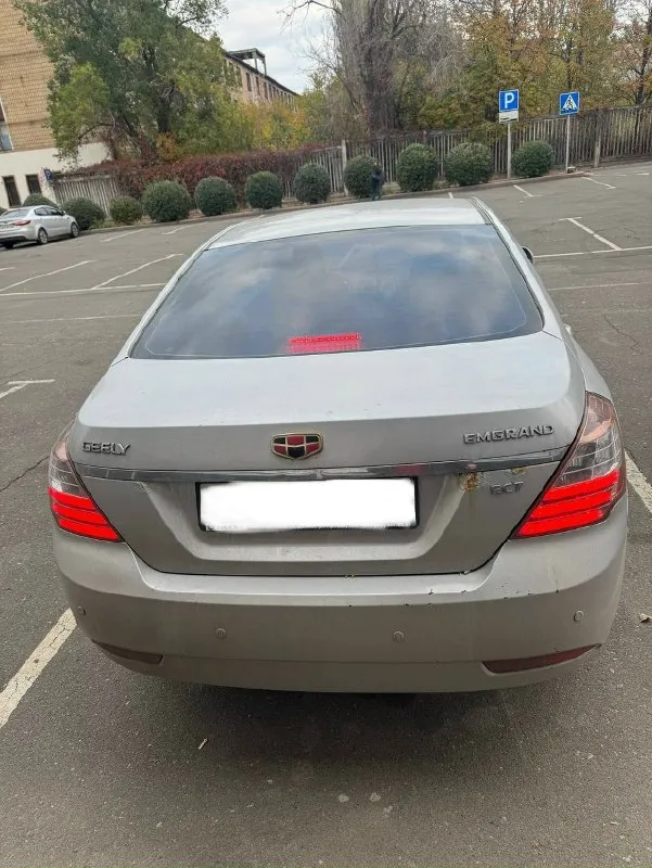 Продам geely emgrand еc7 2012 года коробка автомат объем двигателя -1,8 установлен газ пробег - 150 000 два комплекта резины, два ключа имеются недостатки, вопросы по телефону +79496412534 цена 300 тыс, торг 📞 звоните: +7(949)6412534 - фотография - 3