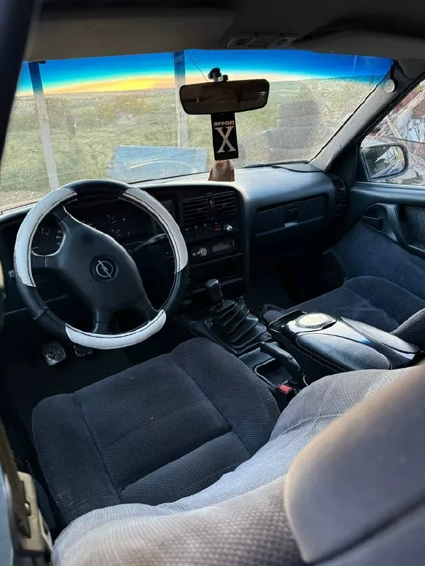Продам! opel омега 1992 года объём двигателя 2л! машина в исправном состоянии. стоит газ евро 4. для своих годов в хорошем состоянии! цена 250000 руб. все остальные вопросы уточняйте по телефону? +79497141202 📞 звоните: +7(949)7141202 - фотография - 4