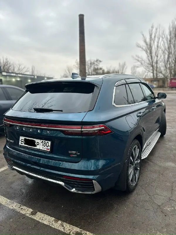 Продам свой geely monjaro 2023 года с пробегом 50.000 км! покупался новым в салоне ростова fresh avto в мае 2024 года ! мотор 2 литра турбо бенз 238 л. с ! весь в родном окрасе ! все вовремя менялось, замена масло каждые 5-7 тыс ! полностью обработана ! перед затянут пленкой ! в решетке и бампере установлена сетка ! стоят пороги ! салон весь заклеен пленкой, экраны заклеены стеклами защитными, сиденье в чехлах с момента покупки ! камера 360, хорошая музыка и так далее! короче лучше увидеть ! по комплектации гуглите, есть все что нужно для комфортной езды ! машина ни разу не подвела ! два комплекта колес, два комплекта чехлов на сиденья, два ключа ! причина продажи покупка недвижимости ! нужно поменять лобовое стекло по желанию, прилетел камушек, на это уступлю конечно ! цена 3.450 🍋 + торг ! макеевка гвардейка +79493311994 📞 звоните: +7(949)3311994 - фотография - 5