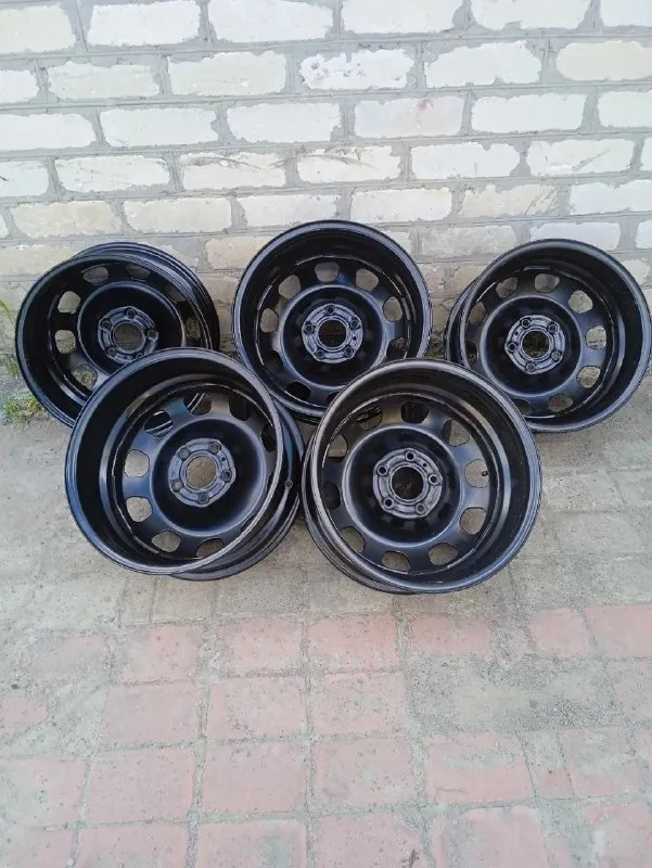 Продам комплект дисков r-16 на renault duster не биты, не крашенны, состояние огонь подходят на niss... - фотография