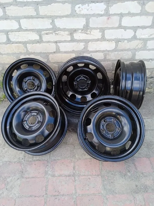 Продам комплект дисков r-16 на renault duster не биты, не крашенны, состояние огонь подходят на nissan qashqai. параметры 5×114,3 r-16, dia 66,1,et50, 6,5 j. цена 3500р за штуку телефон: +79493118878 📞 звоните: +7(949)3118878 - фотография - 2