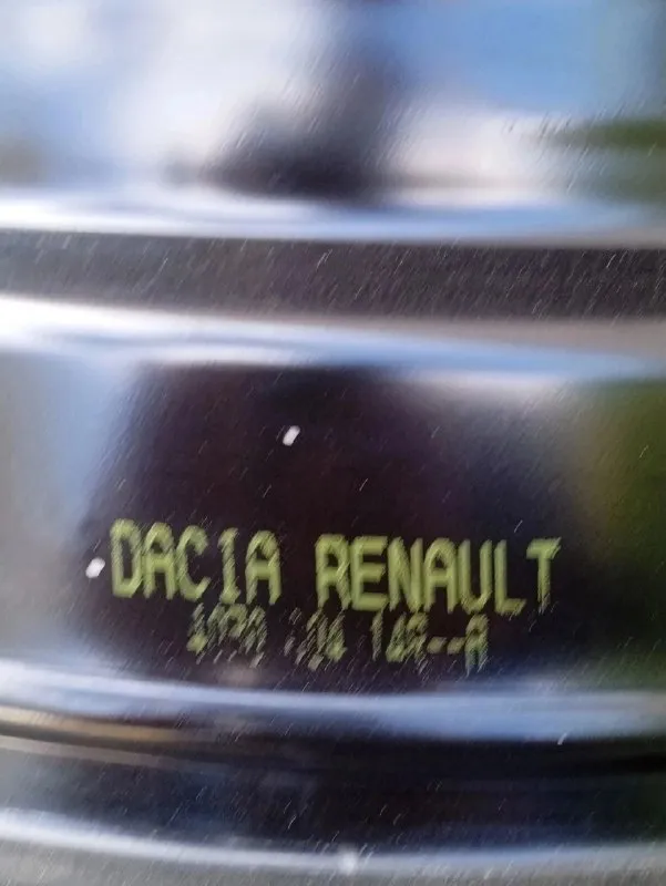 Продам комплект дисков r-16 на renault duster не биты, не крашенны, состояние огонь подходят на nissan qashqai. параметры 5×114,3 r-16, dia 66,1,et50, 6,5 j. цена 3500р за штуку телефон: +79493118878 📞 звоните: +7(949)3118878 - фотография - 3