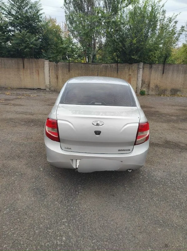 Продам ваз granta 2012 г. пробег -180000. продажа от собственника. новый акб. машина полностью обслужена. вложений не требует. без гнили и рыжиков. отдам летнюю резину. цена - 425000. возможен торг. номер телефона для связи +7949-394-64-73. донецк. 📞 звоните: +7(949)3946473 - фотография - 4