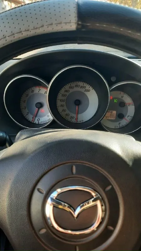 Mazda 3,1.6,пробег195тыс, пробег родной, механика, кондиционер, подогрев сидений, электроника рабочая, не крашена, резина зима лето, два ключа, двигатель в идеале, ходовая в отличном состоянии, салон ухожен. цена:530000р, торг у капота. тел:+79493360440 📞 звоните: +7(949)3360440 - фотография - 8