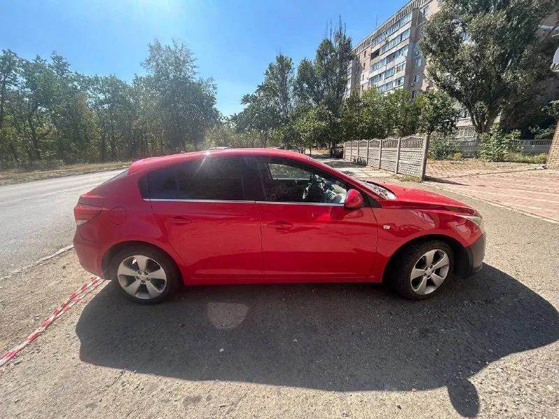 Продам 🚨 650 000 р. автомобиль chevrolet круз 2012 год (рестайлинг ), 1.8 л, . косяки на фото видно.... - фотография