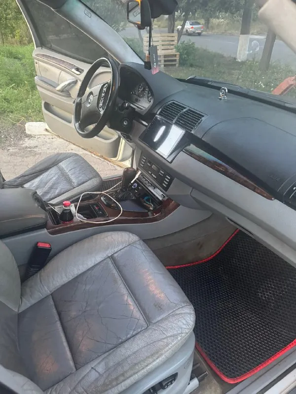 Продам bmw x5 e53 4х4 возможен обмен срочно 750 на обмен дороже что сделано: 4.4 контракт заявлен 93т. пробега коробка контракт с ним же менялась раздатка и кардан 3 месяца назад и редуктор передний также шруза и рычаги заменены механизмы ручек дверей частично новые электросеклоподьемники все обслужено везде новые масла 2 комплекта дисков р19 что нужно купить только резину и заменить колодки ручника и задние колодки они в наличие отдам так же с ним мотор и коробку старую все вопросы в л. с либо по номеру +79490354903 цену предложите сами так как вложено очень много но и наглеть не будем )) 📞 звоните: +7(949)0354903 - фотография - 4