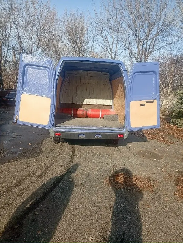 Продам газель груз/пасс 2004 года, 406 карб. газ покрашена, поварена, ходовая и мотор в норме. сел и... - фотография