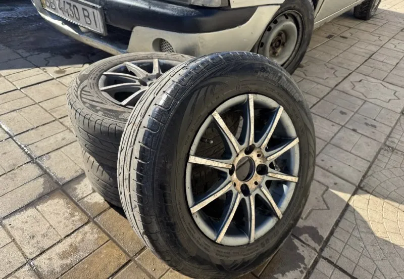 Продам dacia solenza 2004г учёт украинский и временный лнр. можно оформить на временный рф 5 лет на вас или постоянный если свяжитесь с хозяином. хорошее состояние, на полном ходу. эл. стеклоподъёмники, музыка, ц. замок. двигатель 1.4 (логан), расход 5-6 л. два комплекта колес, зима на штампах + лето на литых. цена: 125 000₽. торг. +79591906408 (telegram) 📞 звоните: +7(959)1906408 - фотография - 7