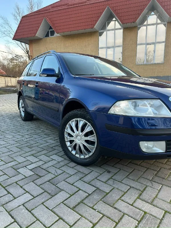 Skoda octavia a5. автомобиль в отличном состоянии и прекрасном цвете. 2008 год выпуска. двигатель 1.6 и классический 6-ступенчатый автомат. по кузову всё отлично, без ржавчины и гнили. арки обработаны. по ходовой части вопросов нет. из последнего заменил стойки передние и задние, а также стойки стабилизатора. коробка работает отлично, переключает плавно, без пинков и рывков. двигатель масло не расходует от замены до замены! цена 715000 рублей. торг при осмотре! макеевка. 79493851814. 📞 звоните: +7(949)3851814 - фотография - 7