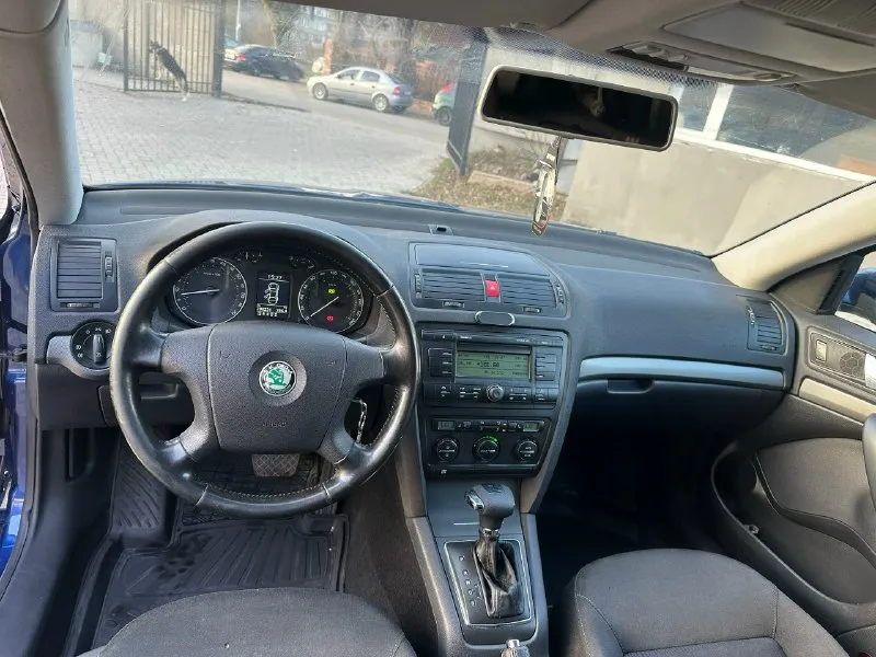Skoda octavia a5. автомобиль в отличном состоянии и прекрасном цвете. 2008 год выпуска. двигатель 1.6 и классический 6-ступенчатый автомат. по кузову всё отлично, без ржавчины и гнили. арки обработаны. по ходовой части вопросов нет. из последнего заменил стойки передние и задние, а также стойки стабилизатора. коробка работает отлично, переключает плавно, без пинков и рывков. двигатель масло не расходует от замены до замены! цена 715000 рублей. торг при осмотре! макеевка. 79493851814. 📞 звоните: +7(949)3851814 - фотография - 9