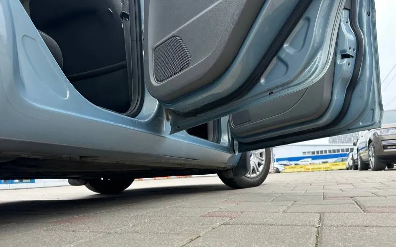 Продам ford focus || ford фокус || 2010 года, рестайлинговый. 1.6, кпп механика, кондиционер, двухзонный климат, штатная магнитола сони, датчик дождя и света, 4 эсп, парктроник, подогрев передних сидений, подогрев зеркал и заднего стекла, эл. регулировка зеркал, мультируль, хорошая зимняя резина, весь в родной краске. машина без единого дтп, мотор шепчет, масло не ест, коробка переключает ровно, не хрустит не выбивает, по ходовке отлично! кузов не гнилой, днище целое! осмотр макеевка. цена 599к. торг тел. +79493294001 или в лс если не доступен. 📞 звоните: +7(949)3294001 - фотография - 7