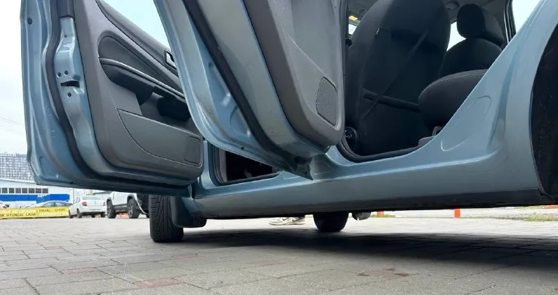 Продам ford focus || ford фокус || 2010 года, рестайлинговый. 1.6, кпп механика, кондиционер, двухзонный климат, штатная магнитола сони, датчик дождя и света, 4 эсп, парктроник, подогрев передних сидений, подогрев зеркал и заднего стекла, эл. регулировка зеркал, мультируль, хорошая зимняя резина, весь в родной краске. машина без единого дтп, мотор шепчет, масло не ест, коробка переключает ровно, не хрустит не выбивает, по ходовке отлично! кузов не гнилой, днище целое! осмотр макеевка. цена 599к. торг тел. +79493294001 или в лс если не доступен. 📞 звоните: +7(949)3294001 - фотография - 8