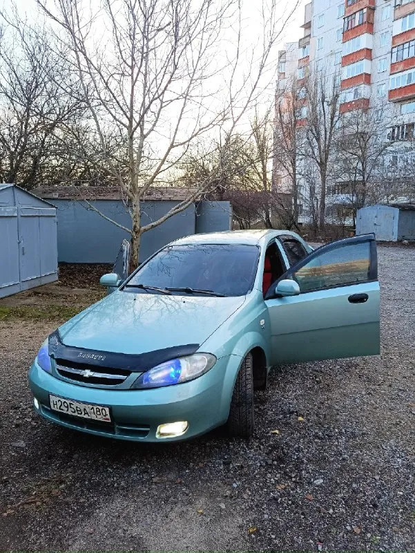 Продам chevrolet лачетти 2004 года. продажа от собственника, переоформление в мрэо без проблем 180 регион! двигатель работает отлично, масло не ест. короба без нареканий. по ходовой части обслужена, в ходу мягкая. новая зимняя резина. 200км назад сделано т. о. с заменой масла жидкостей и т. д. в общем автомобиль обслужен и готов к эксплуатации. кондиционер, гур, обогрев заднего стекла, стекло-подъёмники, abs, центральный замок, подушки безопасности, парктроники, музыка. цена: 500 тысяч рублей с торгом. находится в городе донецк/ телефон. +79495120912 📞 звоните: +7(949)5120912 - фотография - 3