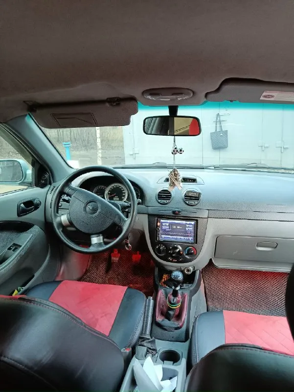 Продам chevrolet лачетти 2004 года. продажа от собственника, переоформление в мрэо без проблем 180 регион! двигатель работает отлично, масло не ест. короба без нареканий. по ходовой части обслужена, в ходу мягкая. новая зимняя резина. 200км назад сделано т. о. с заменой масла жидкостей и т. д. в общем автомобиль обслужен и готов к эксплуатации. кондиционер, гур, обогрев заднего стекла, стекло-подъёмники, abs, центральный замок, подушки безопасности, парктроники, музыка. цена: 500 тысяч рублей с торгом. находится в городе донецк/ телефон. +79495120912 📞 звоните: +7(949)5120912 - фотография - 4