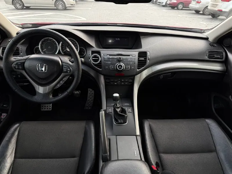 Продам honda accord 8 2.4 mt type-s 2008. автомобиль в заводском окрасе, цвет milano red, без дтп. установлены линзы и ксенон, led птф. установлена винтовая регулируемая подвеска (фултап койловеры), регулировка по высоте и жесткости. доработан приятный, басовитый выхлоп. авто во владении около года, за это время заменены все жидкости, сцепление в сборе, свечи, диски/колодки вкруг, перебрана ходовая. мотор не троит, не дымит тянет отлично. коробка в нормальном состоянии, передачи переключатся отлично, не вылетают, единственное между 1 и 2 передачей небольшой износ синхронизатора - не критично. все работает, нет никаких ошибок. пригонял для себя, до этого авто все время находилось в ростовской обл и краснодарском крае ( нет коррозий и гнили). за машиной следили, обслуживали как положено. оригинальный пробег 320.000 км. есть возрастные сколы на лкп ввиду заводского окраса и возраста авто. vin: jhmcu25609c211195 цена 890.000₽. небольшой торг у капота tg: @n888iks +79491888000 - фотография - 10