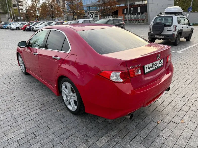 Продам honda accord 8 2.4 mt type-s 2008. автомобиль в заводском окрасе, цвет milano red, без дтп. установлены линзы и ксенон, led птф. установлена винтовая регулируемая подвеска (фултап койловеры), регулировка по высоте и жесткости. доработан приятный, басовитый выхлоп. авто во владении около года, за это время заменены все жидкости, сцепление в сборе, свечи, диски/колодки вкруг, перебрана ходовая. мотор не троит, не дымит тянет отлично. коробка в нормальном состоянии, передачи переключатся отлично, не вылетают, единственное между 1 и 2 передачей небольшой износ синхронизатора - не критично. все работает, нет никаких ошибок. пригонял для себя, до этого авто все время находилось в ростовской обл и краснодарском крае ( нет коррозий и гнили). за машиной следили, обслуживали как положено. оригинальный пробег 320.000 км. есть возрастные сколы на лкп ввиду заводского окраса и возраста авто. vin: jhmcu25609c211195 цена 890.000₽. небольшой торг у капота tg: @n888iks +79491888000 - фотография - 4