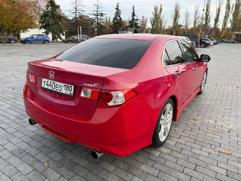 Продам honda accord 8 2.4 mt type-s 2008. автомобиль в заводском окрасе, цвет milano red, без дтп. установлены линзы и ксенон, led птф. установлена винтовая регулируемая подвеска (фултап койловеры), регулировка по высоте и жесткости. доработан приятный, басовитый выхлоп. авто во владении около года, за это время заменены все жидкости, сцепление в сборе, свечи, диски/колодки вкруг, перебрана ходовая. мотор не троит, не дымит тянет отлично. коробка в нормальном состоянии, передачи переключатся отлично, не вылетают, единственное между 1 и 2 передачей небольшой износ синхронизатора - не критично. все работает, нет никаких ошибок. пригонял для себя, до этого авто все время находилось в ростовской обл и краснодарском крае ( нет коррозий и гнили). за машиной следили, обслуживали как положено. оригинальный пробег 320.000 км. есть возрастные сколы на лкп ввиду заводского окраса и возраста авто. vin: jhmcu25609c211195 цена 890.000₽. небольшой торг у капота tg: @n888iks +79491888000 - фотография - 6