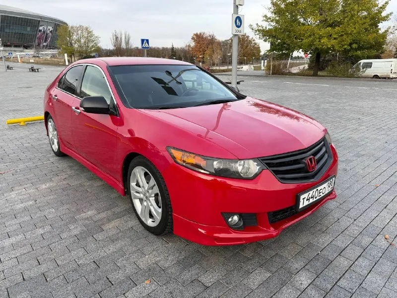 Продам honda accord 8 2.4 mt type-s 2008. автомобиль в заводском окрасе, цвет milano red, без дтп. установлены линзы и ксенон, led птф. установлена винтовая регулируемая подвеска (фултап койловеры), регулировка по высоте и жесткости. доработан приятный, басовитый выхлоп. авто во владении около года, за это время заменены все жидкости, сцепление в сборе, свечи, диски/колодки вкруг, перебрана ходовая. мотор не троит, не дымит тянет отлично. коробка в нормальном состоянии, передачи переключатся отлично, не вылетают, единственное между 1 и 2 передачей небольшой износ синхронизатора - не критично. все работает, нет никаких ошибок. пригонял для себя, до этого авто все время находилось в ростовской обл и краснодарском крае ( нет коррозий и гнили). за машиной следили, обслуживали как положено. оригинальный пробег 320.000 км. есть возрастные сколы на лкп ввиду заводского окраса и возраста авто. vin: jhmcu25609c211195 цена 890.000₽. небольшой торг у капота tg: @n888iks +79491888000 - фотография - 8