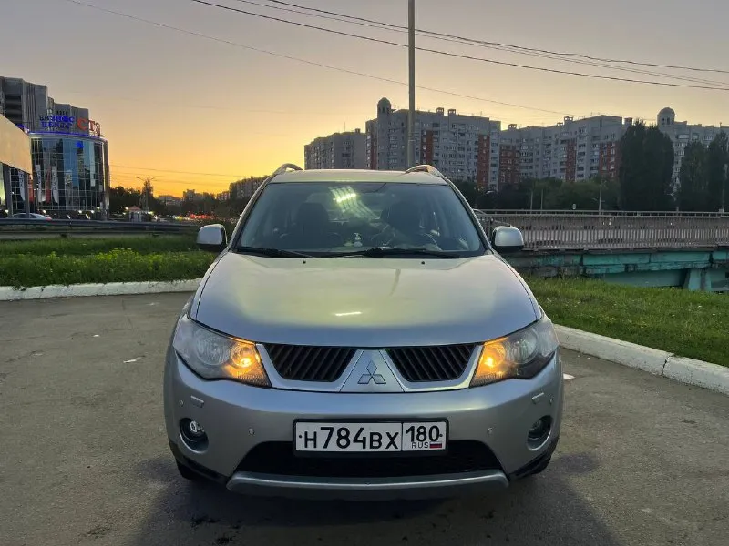 Марка: mitsubishi outlander 2.4 4wd cvt цена: 850 000₽ город: енакиево год выпуска:2007 пробег:309 000км двигатель 2.4 тип кпп: вариатор владельцев в птс: 2 срок владения: 3г описание: владельцев по факту 2 (я второй), было переоформление внутри семьи и замена номеров. на 300 000 км сделан капитальный ремонт вариатора. есть бесключевой доступ. поменянный аккумулятор в декабре 2024 года(есть гарантийный талон). по ходовой машина не стучит, не гремит. зимняя резина в комплекте. документы оригинал, 2 ключа тел: +7 949 5111 979 📞 звоните: +7(949)5111979 - фотография - 2
