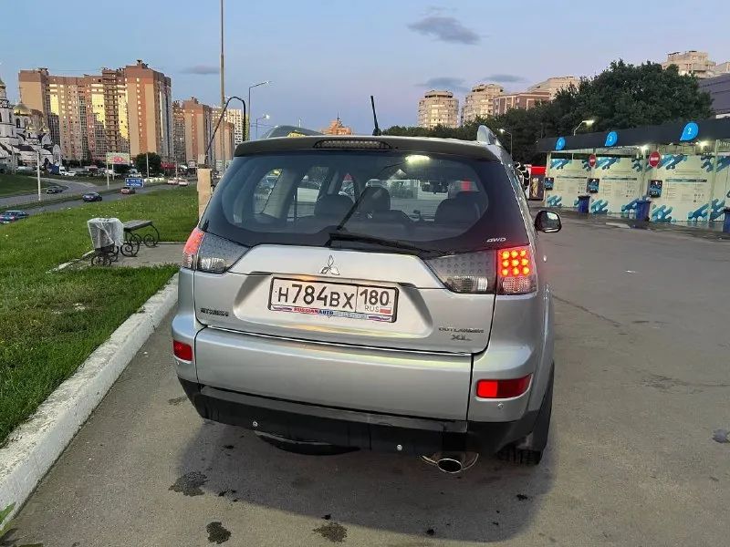 Марка: mitsubishi outlander 2.4 4wd cvt цена: 850 000₽ город: енакиево год выпуска:2007 пробег:309 000км двигатель 2.4 тип кпп: вариатор владельцев в птс: 2 срок владения: 3г описание: владельцев по факту 2 (я второй), было переоформление внутри семьи и замена номеров. на 300 000 км сделан капитальный ремонт вариатора. есть бесключевой доступ. поменянный аккумулятор в декабре 2024 года(есть гарантийный талон). по ходовой машина не стучит, не гремит. зимняя резина в комплекте. документы оригинал, 2 ключа тел: +7 949 5111 979 📞 звоните: +7(949)5111979 - фотография - 3